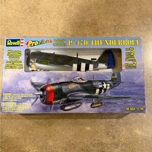 Revell Pro Finish P-47D Thunderbolt 1:48 Model Kit 85-1655 Factory Sealed